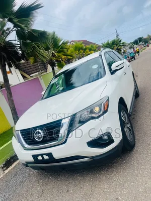 Nissan Pathfinder SV Limited 2017 White