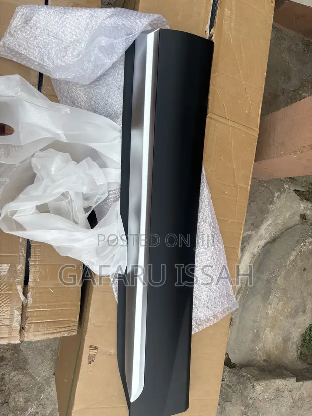 Hyundai Santa Fe 2019-2023 Front Right Door Moulding - 1