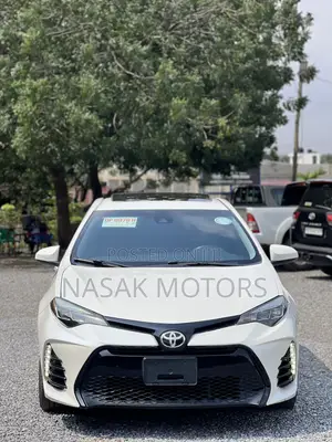 2018 Toyota Corolla XLE Sedan