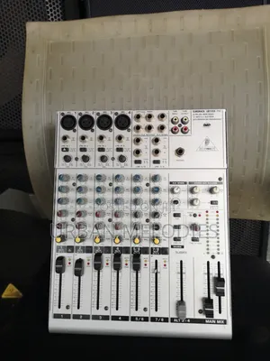 Behringer Eurorack UB1204-PRO Audio Mixing Console