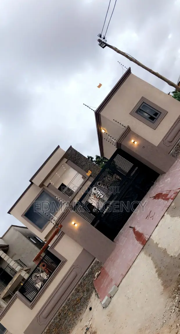 4 Bedroom House for Rent in Kwabenya - 1
