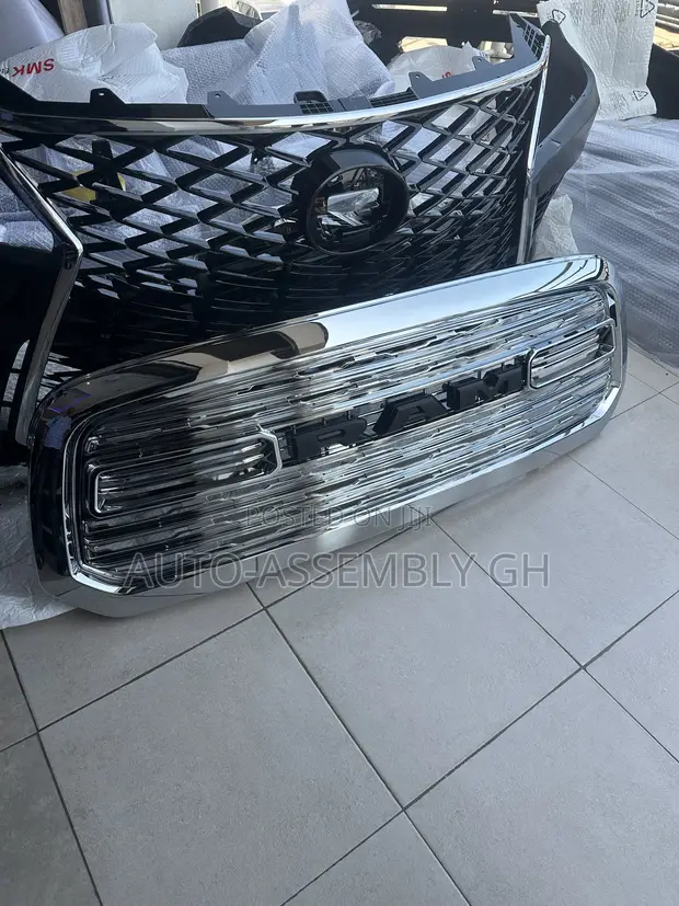 Dodge Ram 1500 Front Grill (2014-2017) - 1