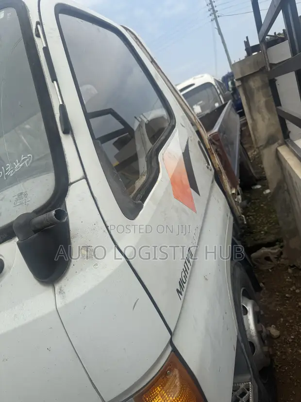 Hyundai FB 2004 White - 1