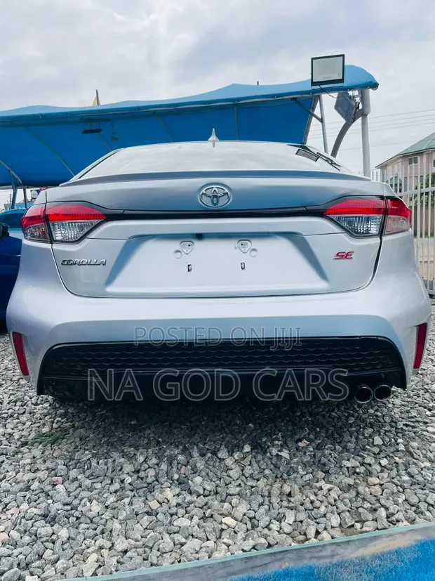 Toyota Corolla 2022 Silver - 1