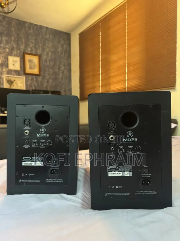 Mackie MR6 Studio Monitors - 1