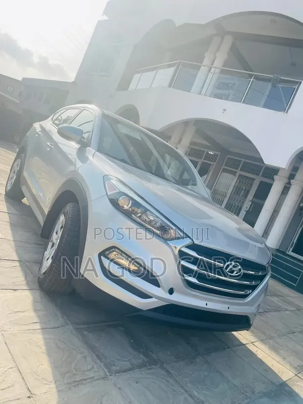 Hyundai Tucson 2018 Silver - 1