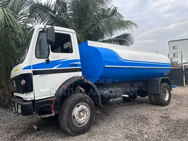 Mercedes-Benz Water Tanker Truck - 1