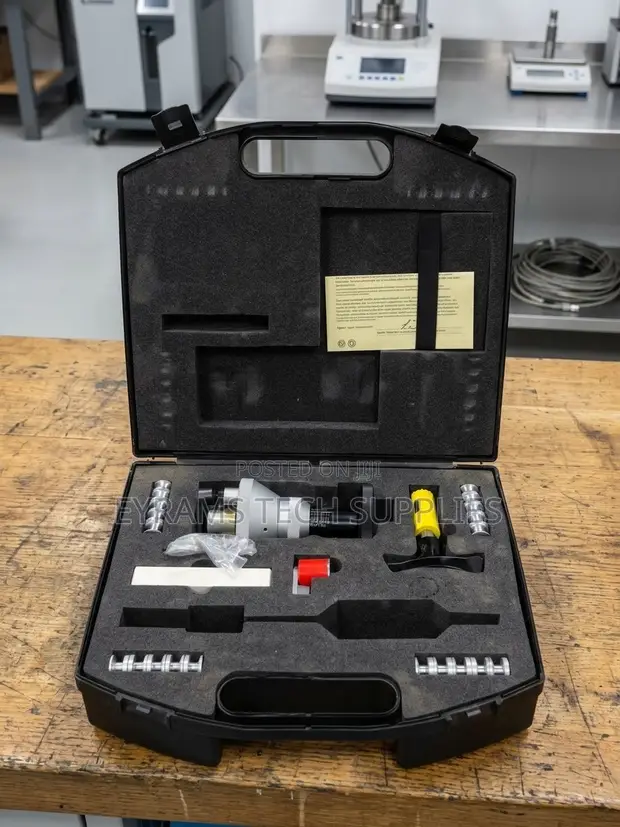Elcometer F106 Pull-Off Adhesion Tester Kit - 1