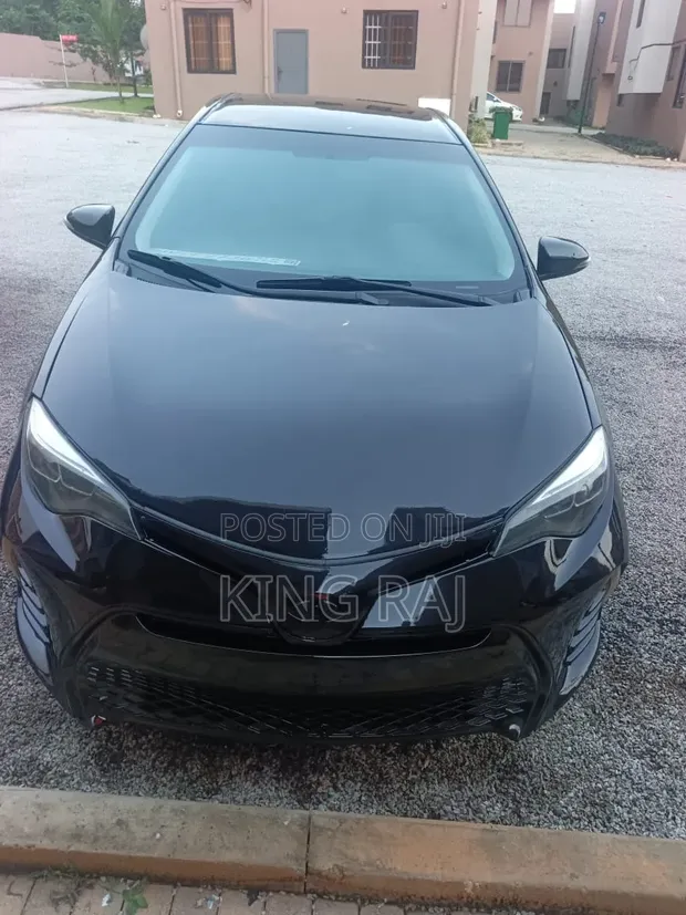 Toyota Corolla 2017 Black - 1