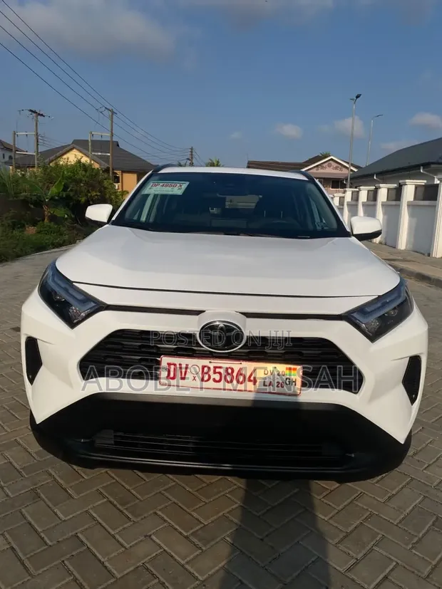 Toyota RAV4 XLE 2025 White - 1