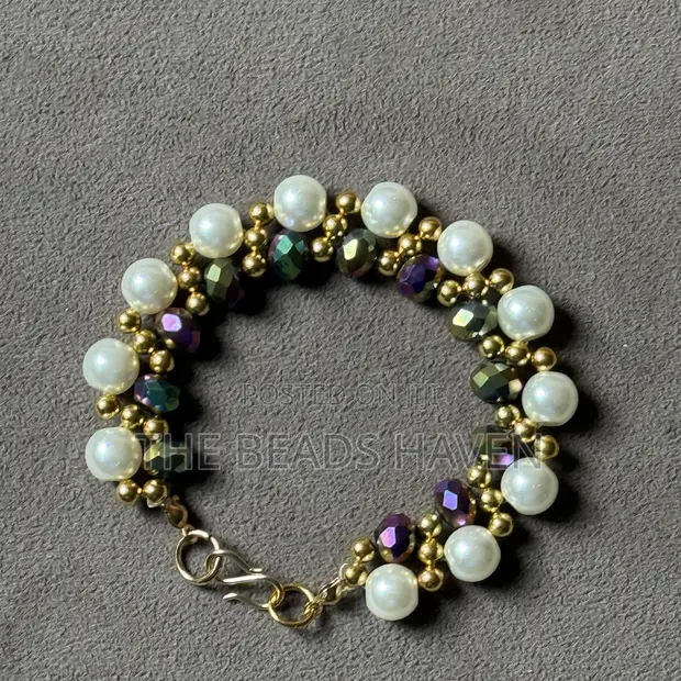 Emerald Green Beaded Pearl Bracelet - 1