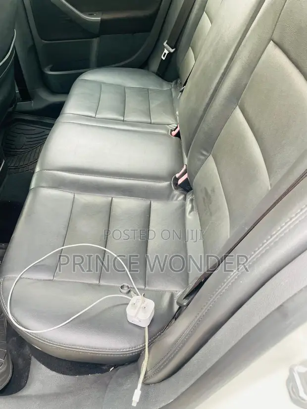 Volkswagen Jetta 2007 White - 1