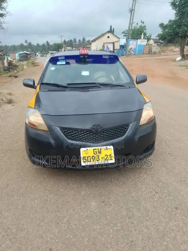 Toyota Yaris 2010 Black - 1