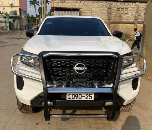 Nissan Navara 2024 White - 1