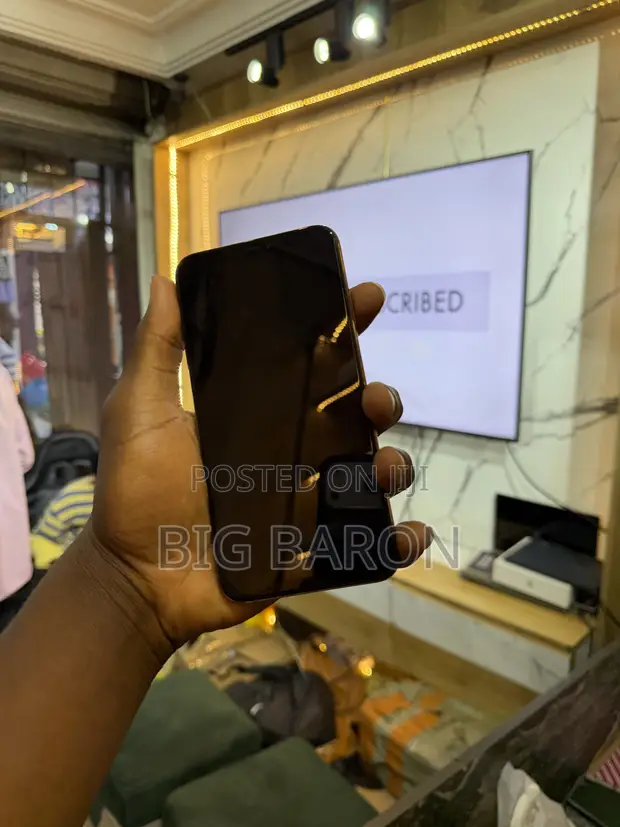 Apple iPhone XS Max 64GB Gold - 1