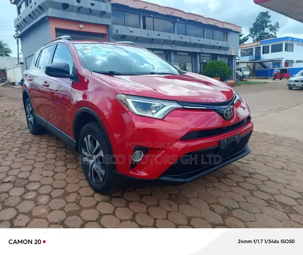 2017 Toyota RAV4 LE AWD (2.5L 4cyl 6A) Red - 1
