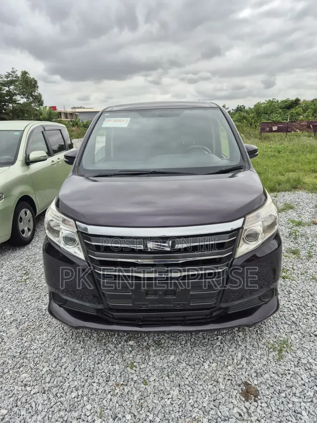 Toyota Noah 2015 Brown - 1