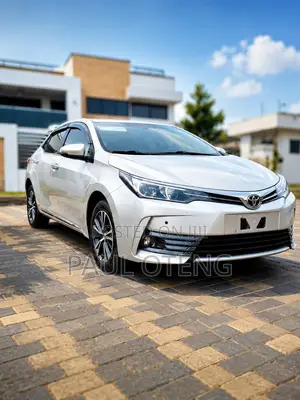 Toyota Corolla XLE 2019 Silver