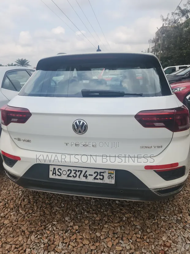 Volkswagen Tiguan 2022 White - 1
