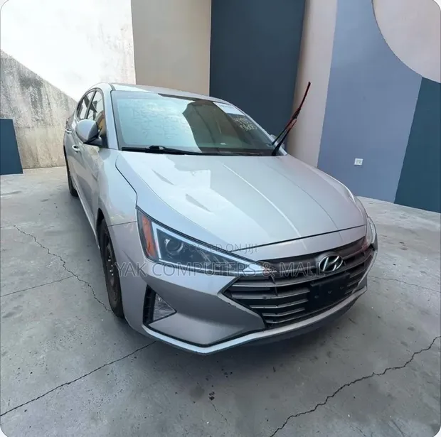 2019 Hyundai Elantra SE Silver - 1