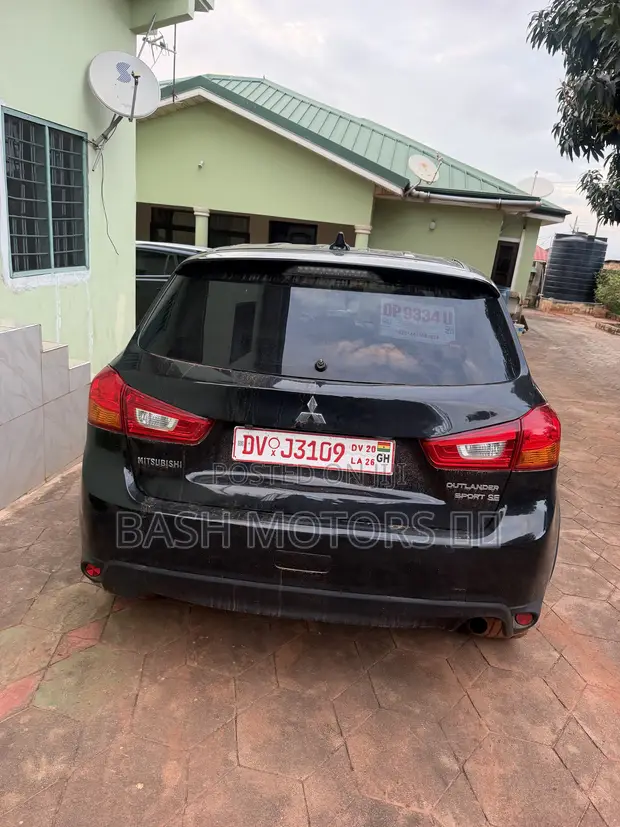 Mitsubishi Outlander 2017 Black - 1
