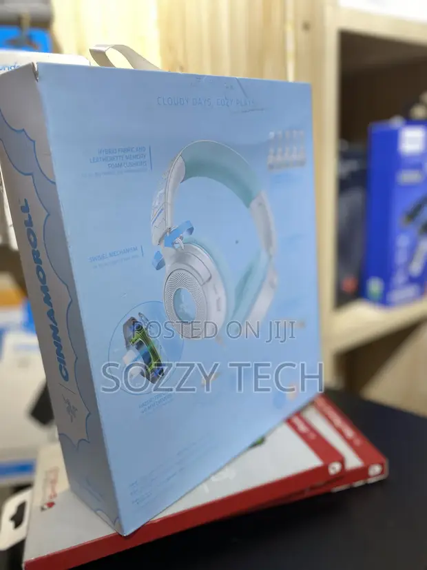 Razer Kraken V4 X Wired Gaming Headset - Cinnamoroll Edition - 1