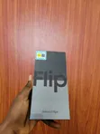 New Samsung Galaxy Z Flip4 256GB Black - 1