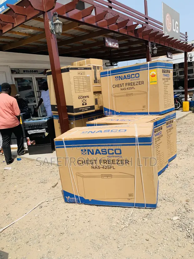 Durable Nasco NAS-425FL 318-Liter Single-Door Chest Freezer - 1