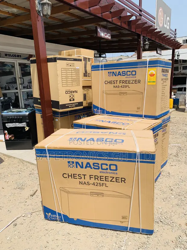 Nasco NAS-425FL 318-Liter Single-Door Chest Freezer - 1