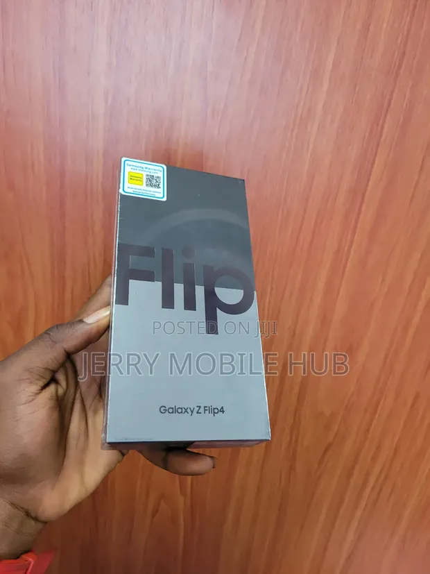 New Samsung Galaxy Z Flip4 256GB Blue - 1