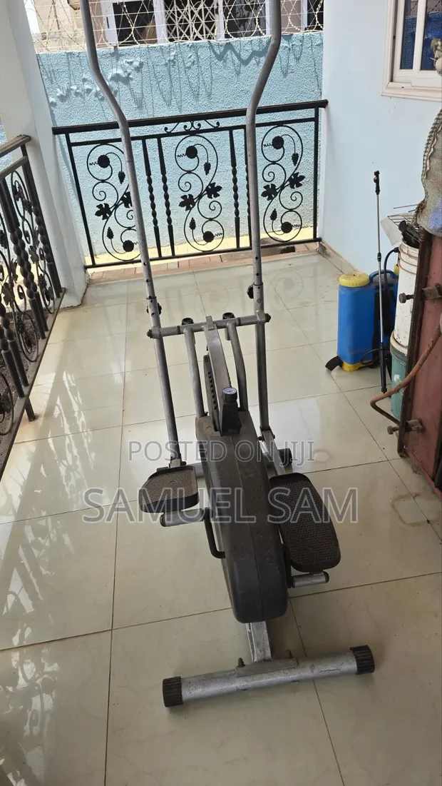 Gold's Gym Leg Machine - 1