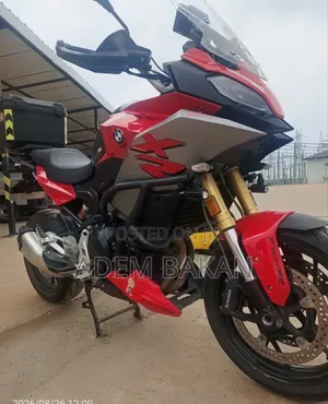 BMW F 900 XR 2022 Red