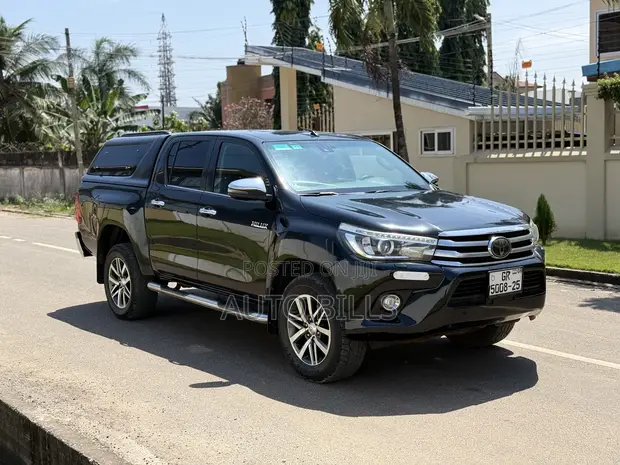 Toyota Hilux SR5+ 4x4 2019 Black - 1