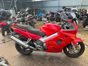Honda VF 800cc 2006 Red
