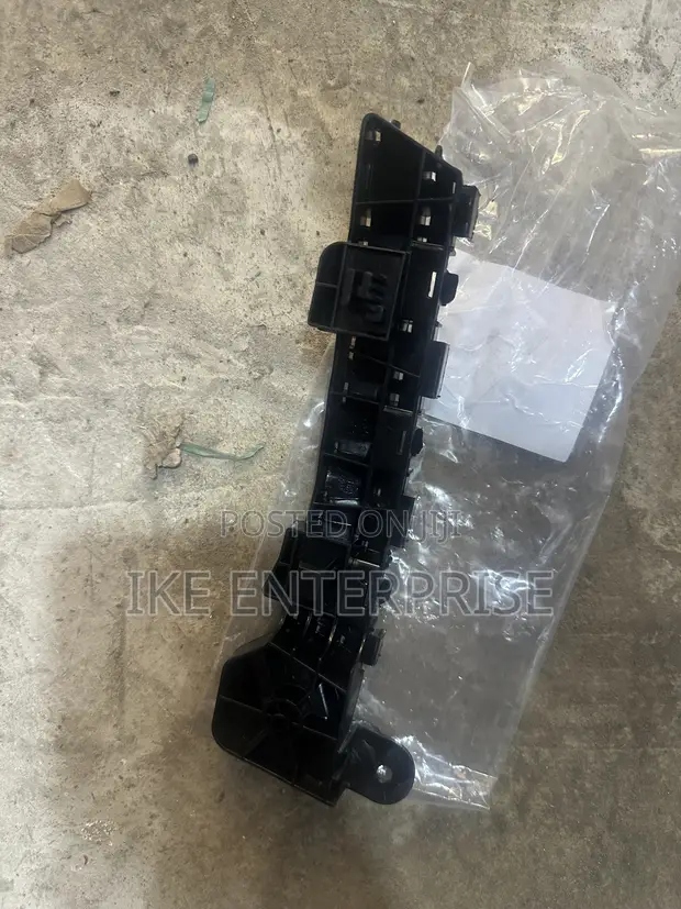 Honda CR-V Bumper Locker (2013-2016) - 1