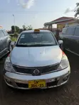 Nissan Versa 1.6 S Sedan CVT 2010 Silver - 1