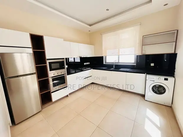 4-Bedroom House for Sale in Adjiriganor - 1