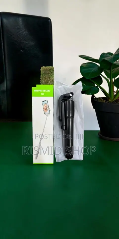 R1 Extendable Phone Holder Stick - 1