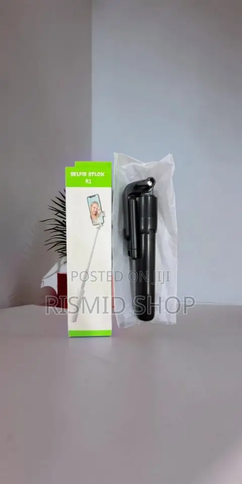 R1 Multifunctional Selfie Stick - 1