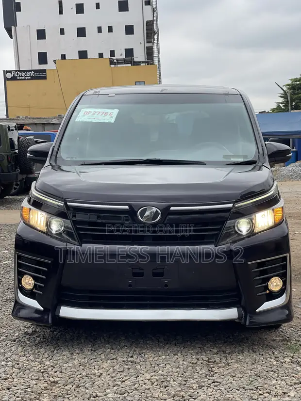 Toyota Voxy V 2WD 7-Seater 2015 - 1