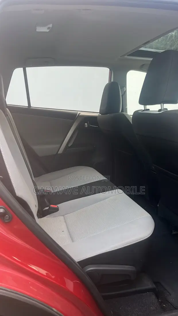 2018 Toyota RAV4 XLE SUV AWD - 1