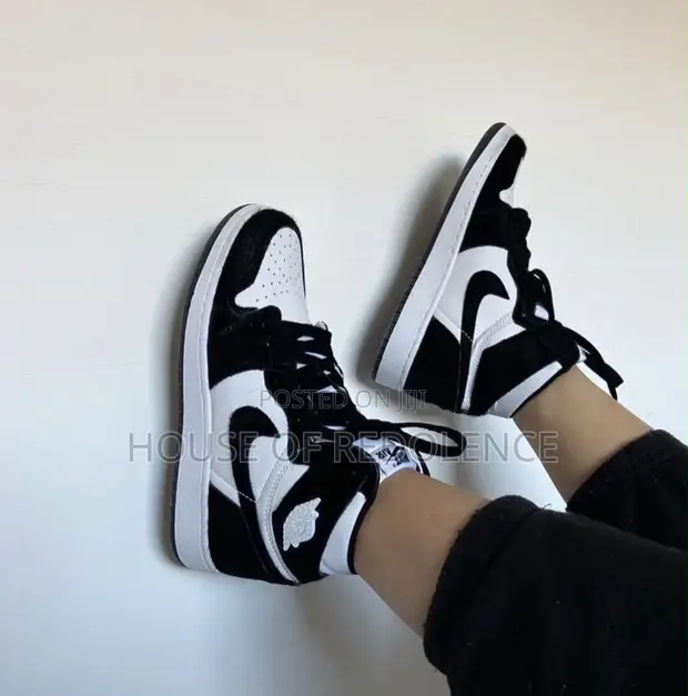 Nike Air Jordan 1 Retro High OG Sneakers - 1