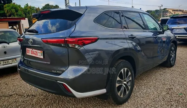 Toyota Highlander XLE 2021 Gray - 1