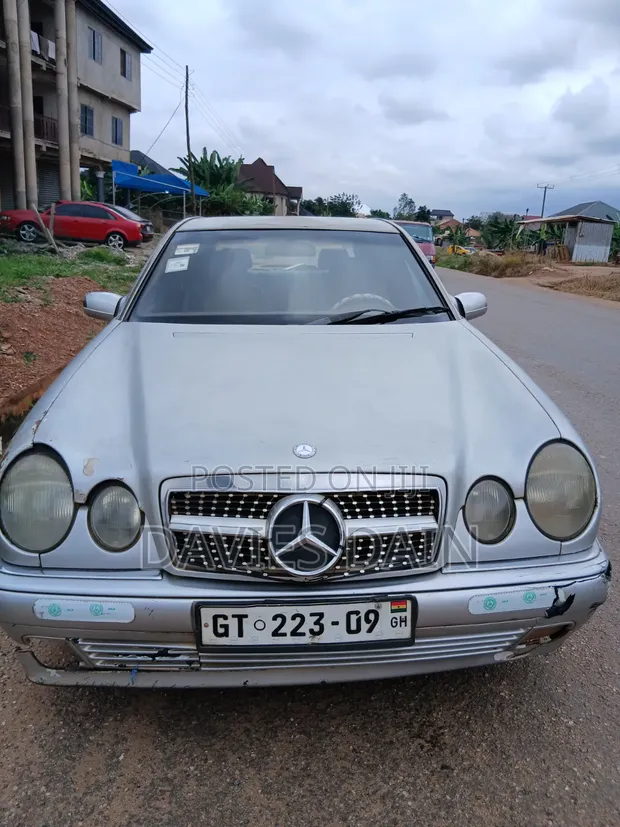 Mercedes-Benz E200 2004 Silver - 1