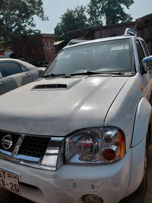 Nissan Hardbody 2020 Off-White