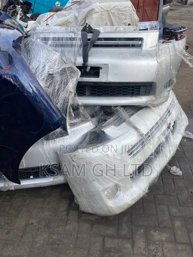 Toyota Voxy 2010 Front Cut - 1