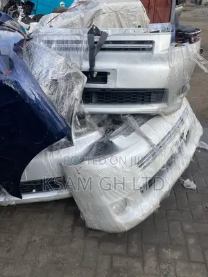 Toyota Voxy 2010 Front Cut