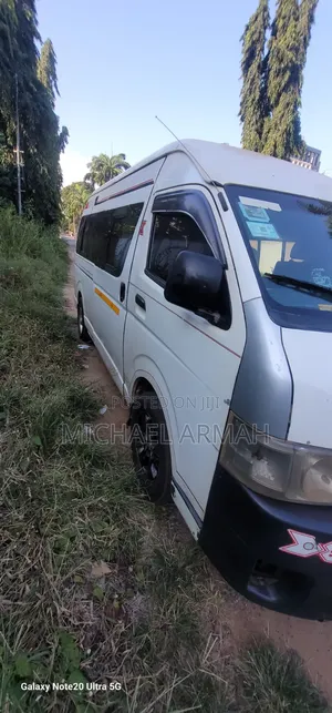 Toyota HiAce 2012 GL