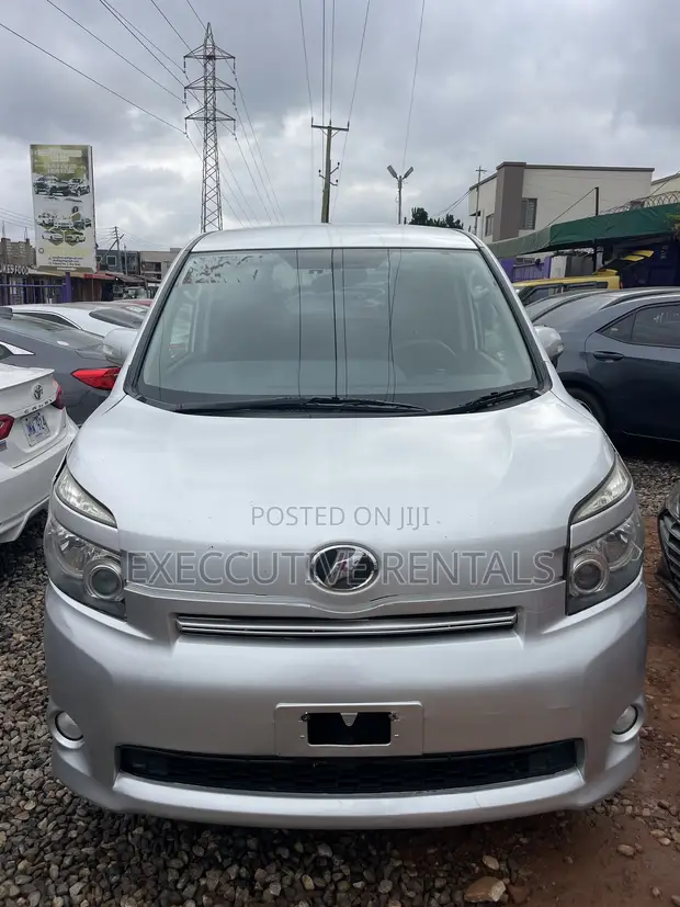 Toyota Voxy 2013 Silver - 1