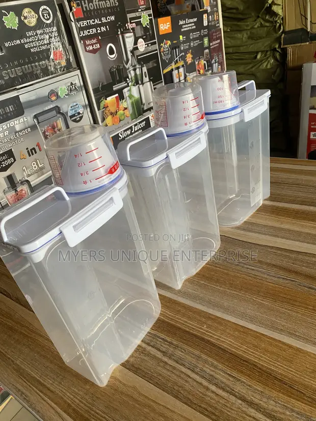 2.3L Dry Food Storage Box with Pouring Nozzle - 1